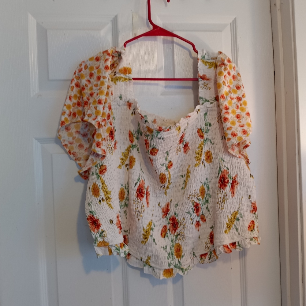*LAST CHANCE* Torrid brand crop top